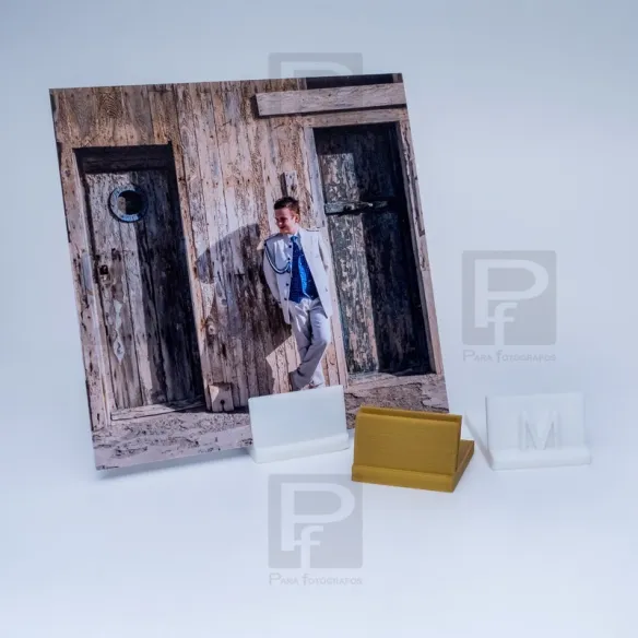 Soporte 3D para sustento de fotografias, recordatorios y láminas.