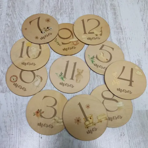 Meses madera bebé o cumple mes bebé, regalo original para futura mamá.