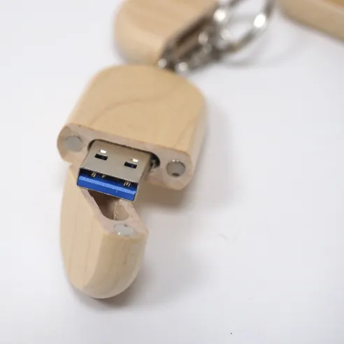 Pendrive llavero de madera para guardar tus archivos más importantes.