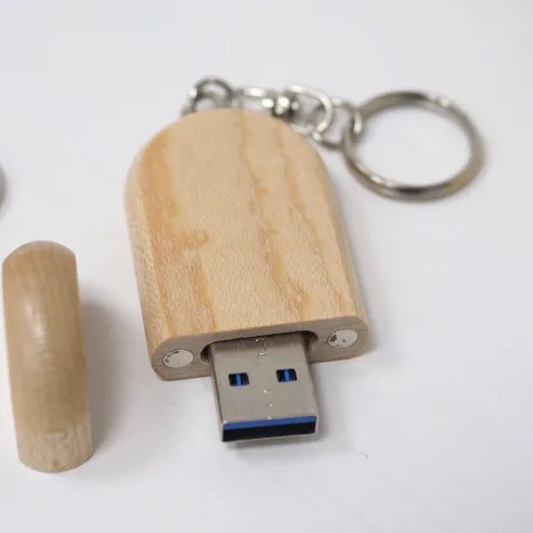 Pendrive llavero de madera para guardar tus archivos más importantes.