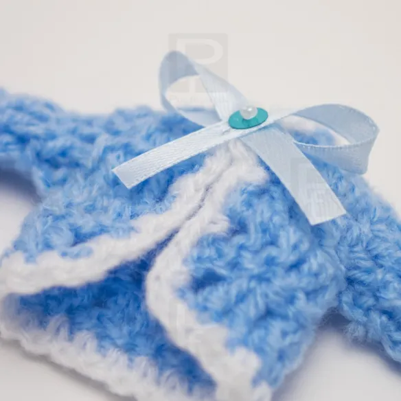 Abriguito en croché hecho a mano para regalitos en celebraciones